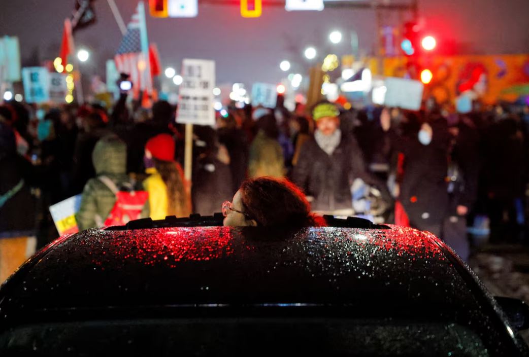 Border agent shoots two in Oregon amid tensions